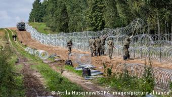 Warsaw builds a 2.5-meter high fence along the border with Belarus