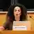 Masih Alinejad während einer Diskussion über das Burkini-Verbot am Sitz des Europäischen Parlaments in Brüssel, Belgien.