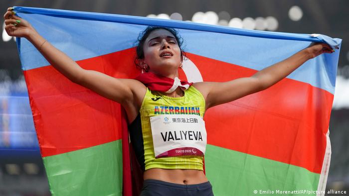 لامیا والی‌یوا، دونده اهل جمهوری آذربایجان یکی از افتخار‌آفرینان کشورش در مسابقات پارالمپیک توکیو بود. او پس از کسب مدال نقره در ماده دو ۱۰۰ متر موفق شد مدال طلایی ماده دوی ۴۰۰ متر را به دست آورد.