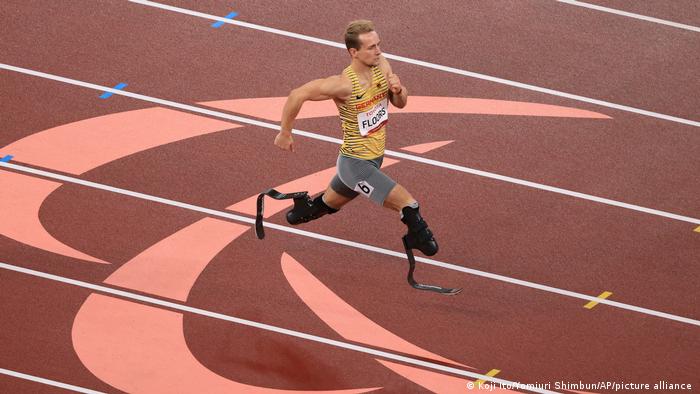 یوهانس فلورس، دونده آلمانی كه در پارالمپیک ۲۰۱۶ ریو از مدال‌آوران کشورش بود، در مسابقات المپیک ۲۰۲۰ توکیو نیز از چهره‌های درخشان کاروان ورزشی آلمان بود. 