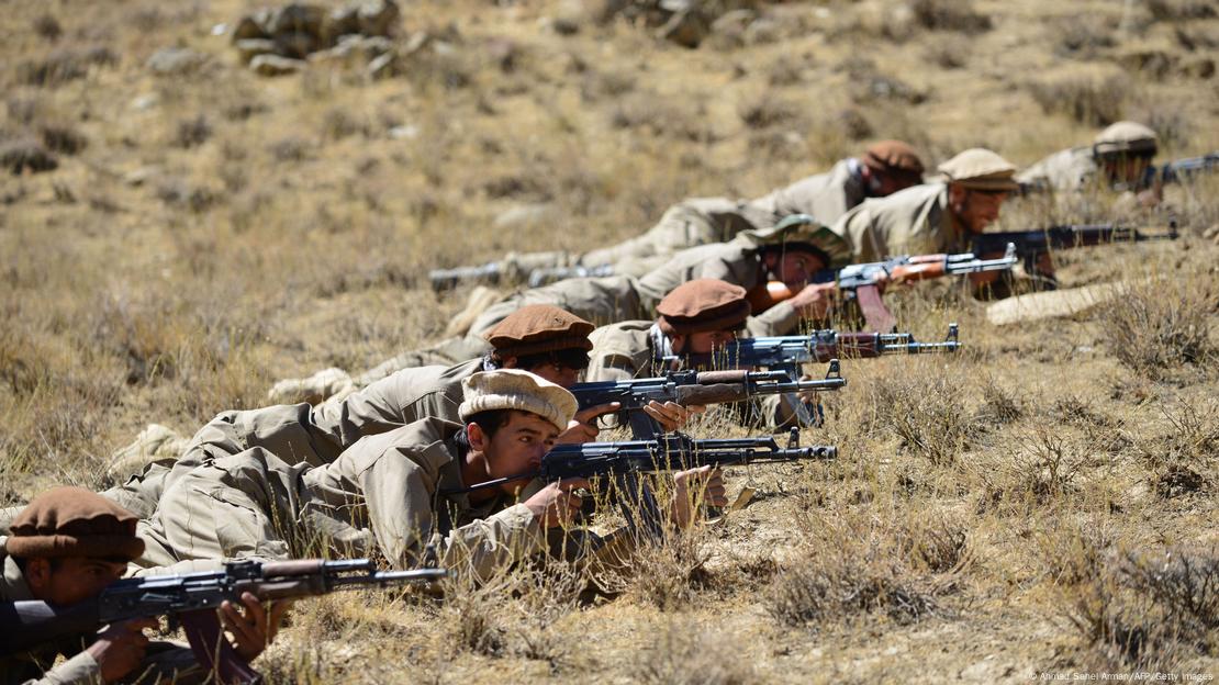 Afghanistan, Panjshir | Widerstandskämpfer gegen die Taliban bei einem militärischen Training Afghanistan, Panjshir | Widerstandskämpfer gegen die Taliban bei einem militärischen Training