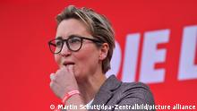 25.08.2021 - Susanne Hennig-Wellsow (Die Linke), Linken-Parteichefin, steht bei einer Wahlkampfveranstaltung der Thüringer Linken auf der Bühne. Die Bundestagswahl findet am 26. September statt. +++ dpa-Bildfunk +++