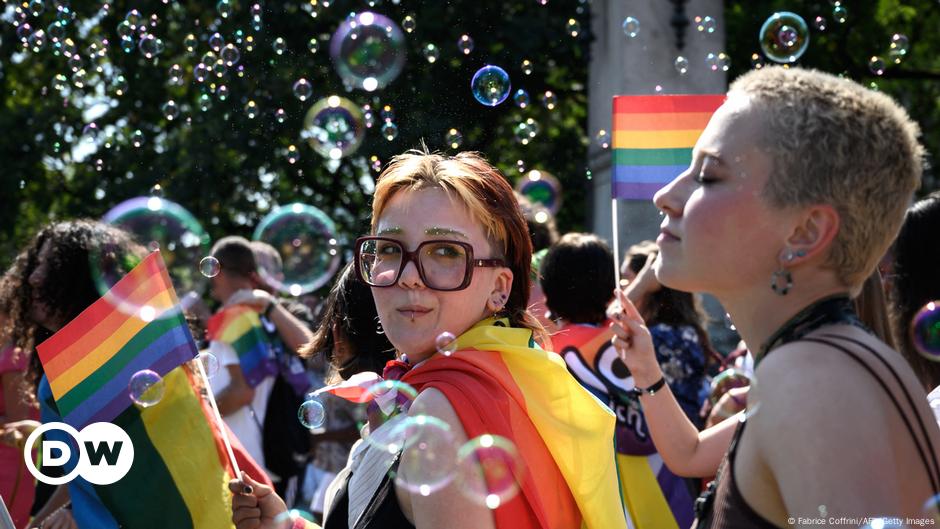 Swiss vote 'yes' to same-sex marriage | DW | 26.09.2021