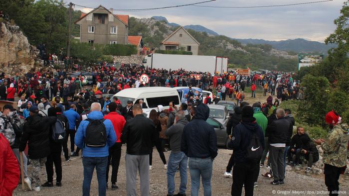 Montenegro | Protest gegen die Amteinführung eines neuen serbisch-orthodoxen Bischofs Montenegro | Protest gegen die Amteinführung eines neuen serbisch-orthodoxen Bischofs