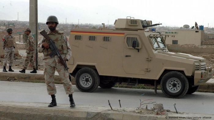 Pakistan l Sicherheitskraft am Checkpoint in Quetta Pakistan l Sicherheitskraft am Checkpoint in Quetta
