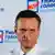 Российский политик Алексей Навальный на фоне логотипа проекта "Умное голосование"