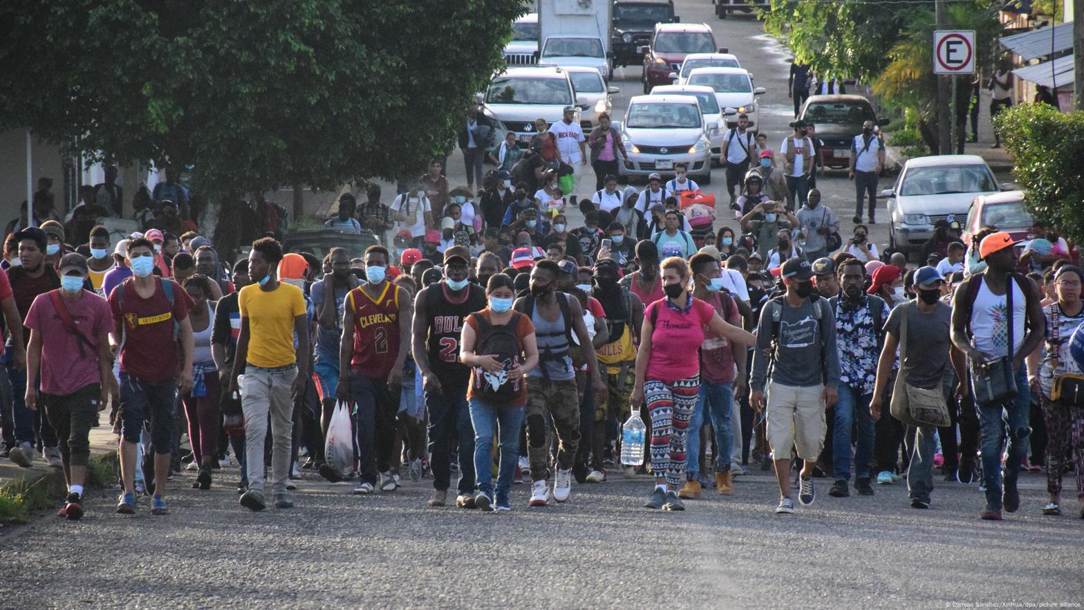 Miles de migrantes alistan caravana desde el sur de M xico DW