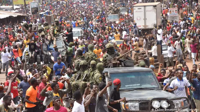 Putschversuch in Guinea - Militäreinheiten auf der Straße gefeiert