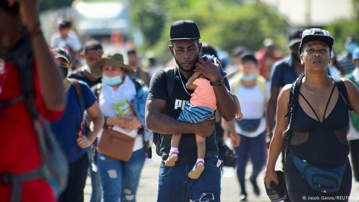Foto simbólica de personas migrantes en Tapachula, México