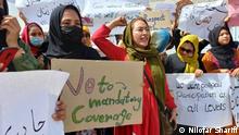 Mehrere Frauen haben am Montag in der Provinz Balkh gegen die Taliban-Herrschaft protestiert. 
