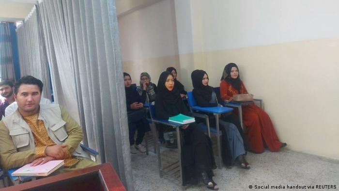 Afghanistan | Trennung von weiblichen und männlichen Studenten an der Universität Kabul Afghanistan | Trennung von weiblichen und männlichen Studenten an der Universität Kabul