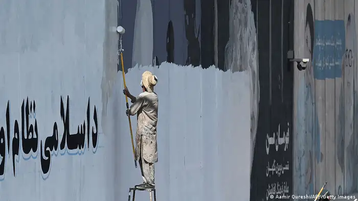Afghanistan | Wandgemälde in Kabul werden überstrichen
