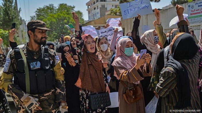 Храбри жени и мъже в Афганистан вече протестират.