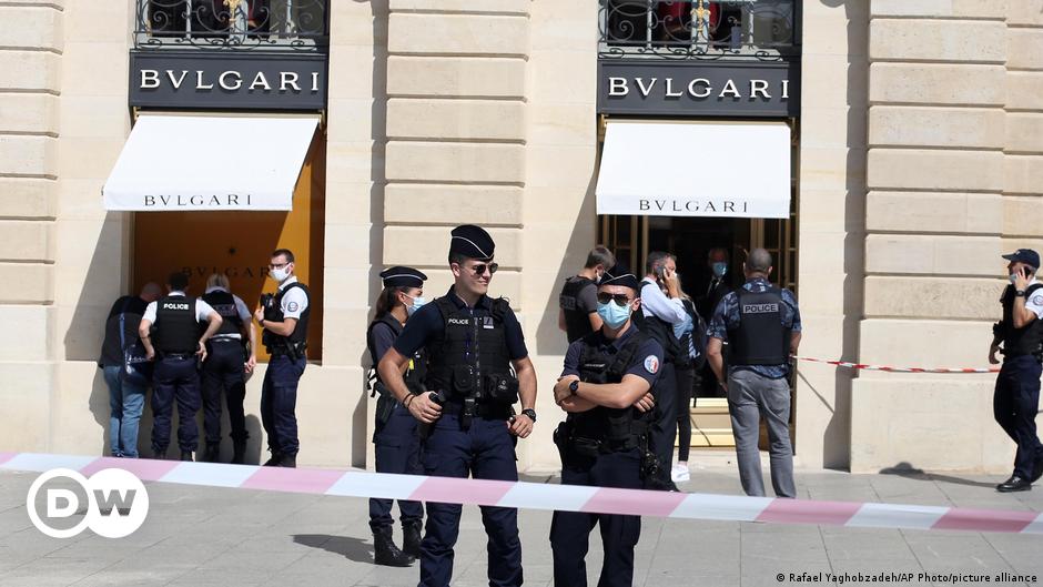 Paris police arrest suspects after Bulgari jewelry heist – DW – 09/07/2021
