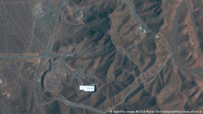 Die Atomanlage Fordo auf einem Satellitenbild von Maxar Technologies