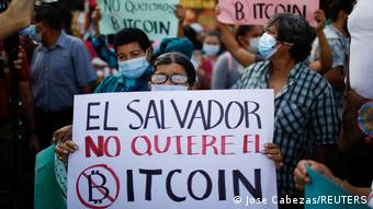 Residents of El Salvador, unhappy with the recognition of bitcoin as an official currency, September 2021
