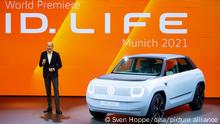 Ralf Brandstätter, Markenvorstand Volkswagen, präsentiert am Messestand von VW vor Beginn der Internationalen Automobil-Ausstellung (IAA Mobility) den ID. Life. Die IAA MOBILITY 2021 findet vom 07.-12.09.2021 in München statt.