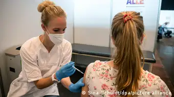 Deutschland Coronavirus - Impfangebot für Jugendliche in Bremen