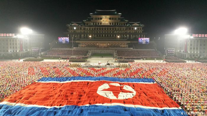 У Пхеньяні провели нічний парад на честь 73-річчя заснування КНДР