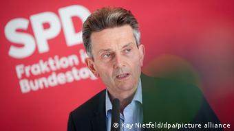 Глава фракции Социал-демократической партии Германии в бундестаге Рольф Мютцених