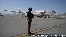 EE.UU. suspende vuelos con afganos por casos de sarampión