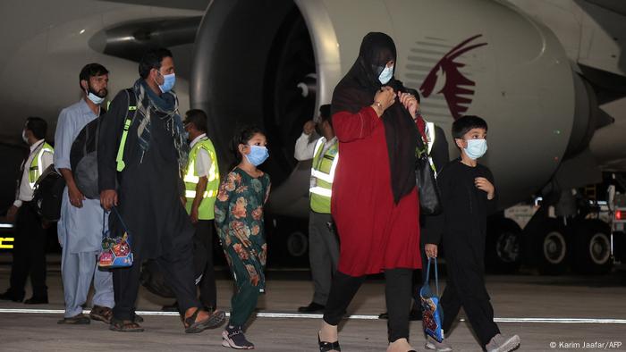 Ziviler Evakuierungsflug aus Afghanistan | Landung in Doha Ziviler Evakuierungsflug aus Afghanistan | Landung in Doha