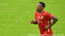 Fußball: Bundesliga, FC Bayern München - 1. FC Union Berlin, 28. Spieltag in der Allianz Arena. Münchens Jerome Boateng läuft zu seiner Auswechslung an die Seitenlinie. WICHTIGER HINWEIS: Gemäß den Vorgaben der DFL Deutsche Fußball Liga bzw. des DFB Deutscher Fußball-Bund ist es untersagt, in dem Stadion und/oder vom Spiel angefertigte Fotoaufnahmen in Form von Sequenzbildern und/oder videoähnlichen Fotostrecken zu verwerten bzw. verwerten zu lassen. +++ dpa-Bildfunk +++