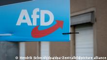 Ein Wahlplakat der AfD Kandidaten für den Landtag hängt am Ortsausgang von Eisleben. Die Wahl zum neuen Landtag in Sachsen-Anhalt ist die letzte Landtagswahl vor der Bundestagswahl im September 2021.