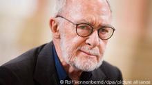 Der Künstler Gerhard Richter im Gespräch mit Journalisten. (zu dpa: Gerhard Richter malt nicht mehr: «Irgendwann ist eben Ende») +++ dpa-Bildfunk +++