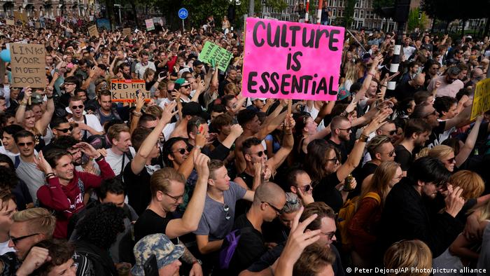 Demonstrations against restrictions on nightlife in Amsterdam
