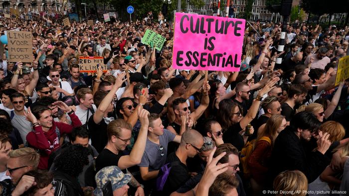 Demonstrations against restrictions on nightlife in Amsterdam