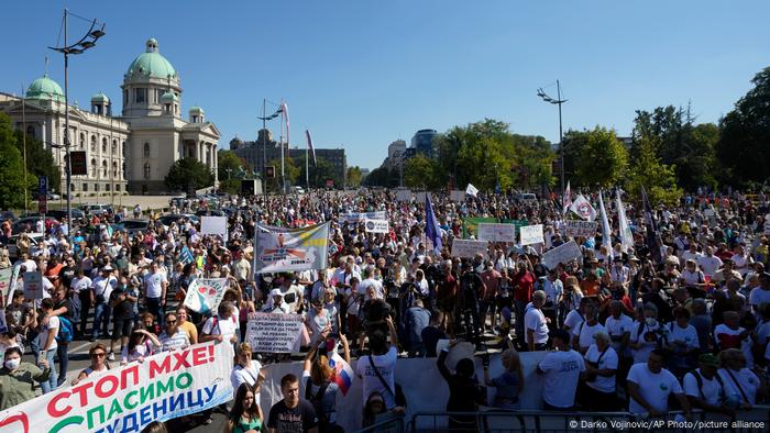 Protestas en Belgrado contra la minería del litio.