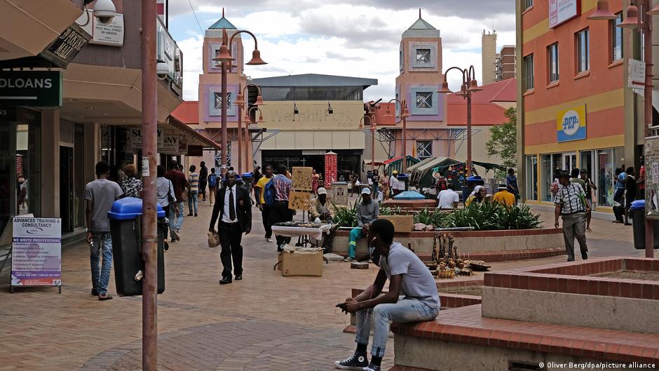 Namibia ponders transition after President Geingob's death – DW – 02/07/2024 - Vimarsana News