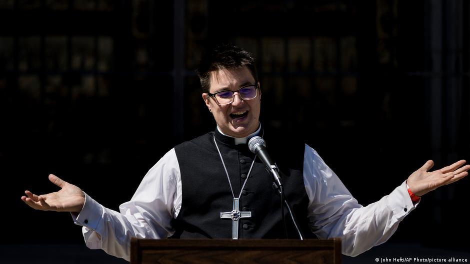 US: Evangelical Lutheran Church installs 1st openly transgender bishop | News | DW - Vimarsana News