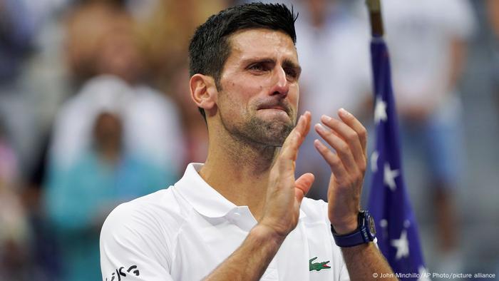 Novak Djokovic heads for Australian Open with vaccine exemption | News | DW  | 04.01.2022