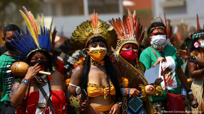 Marcha de mulheres indígenas contra Bolsonaro em Brasília, em 10 de setembro de 2021 Marcha de mulheres indígenas contra Bolsonaro em Brasília, em 10 de setembro de 2021