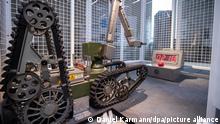 Der Telemax Pro Roboter als Fernhantierungsgerät steht in den Ausstellungsräumen vom Zukunftsmuseum, der Zweigstelle des Deutschen Museums München. Besucher können den Arm über einen Joystick steuern um an einer Apparatur einen Knopf zu betätigen, um damit die Entschärfung einer Bombe zu simulieren. Die Eröffnung des Museums mit knapp 3000 Quadratmeter Ausstellungsfläche ist für Mitte September 2021 geplant. +++ dpa-Bildfunk +++