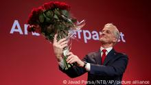 13.09.2021
Labor leader Jonas Gahr Støre holds a bouquet of red roses at the Labor Party's election vigil for the 2021 parliamentary elections at the People's House in Oslo, Norway on Monday, Sept. 13, 2021. The center-left bloc headed to a victory in Norway's elections Monday as official projections pointed to the governing Conservatives losing power after a campaign dominated by climate change and the future of the country’s oil and gas exploration industry. (Javad Parsa/NTB via AP)
