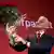 Лидер норвежской оппозиции Юнас Гар Стере с букетом роз празднует победу на выборах