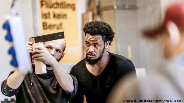 لاجئ في تدريب مهني في برلين - أرشيف