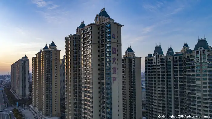 在经历了巨大的建筑热潮后，中国未售出的房产正在拖累住房市场，并抑制了整体增长