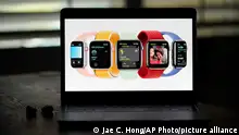14.09.2021
Seen on the screen of a device in La Habra, Calif., new Apple Watch Series 7 models are introduced during a virtual event held to announce new Apple products Tuesday, Sept. 14, 2021. (AP Photo/Jae C. Hong)