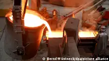 拜登呼吁对中国钢铁和铝征收三倍关税
