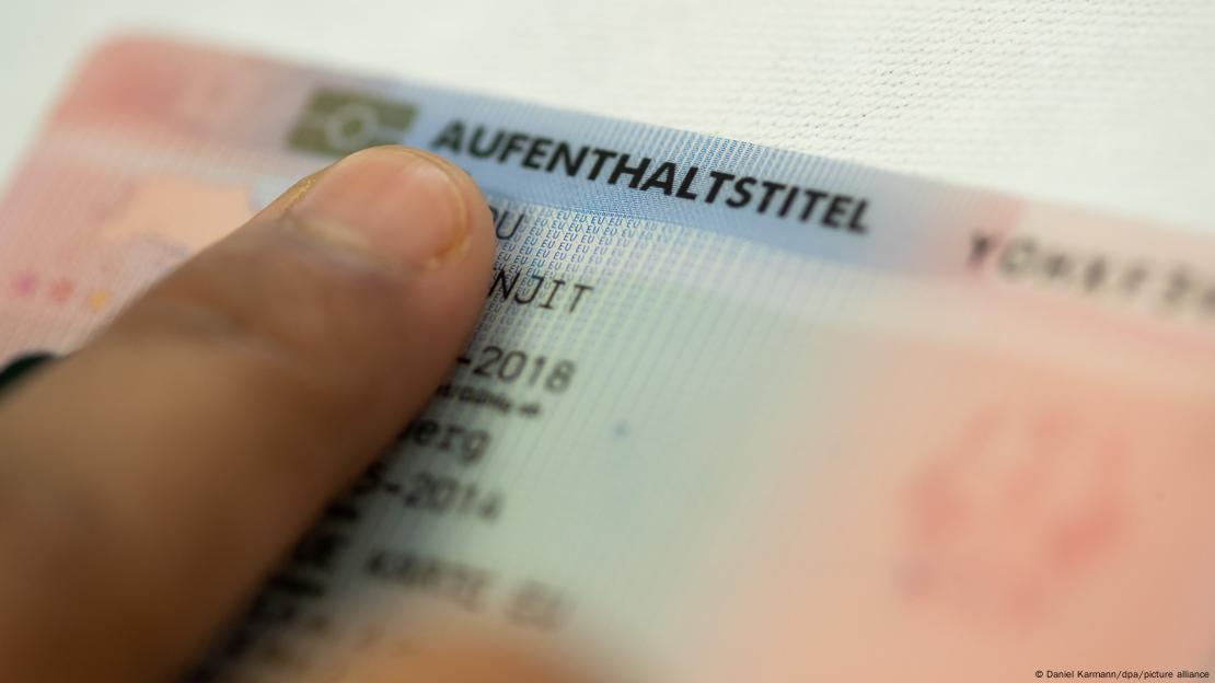 تر اوسه د ۷۷ زرو په شاوخوا کي غير اروپايي مسلکيانو په آلمان کي د «شين کارډ» له لاري د کار او اقامې آسانتيا په لاس راوړې ده