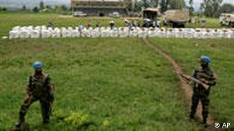 UN-Soldaten sichern Einsatz des UN-Ernährungsprogramms (Bild: AP)