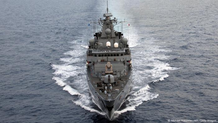 Das deutsche Kriegsschiff Bayern segelte 2008 durch das Mittelmeer