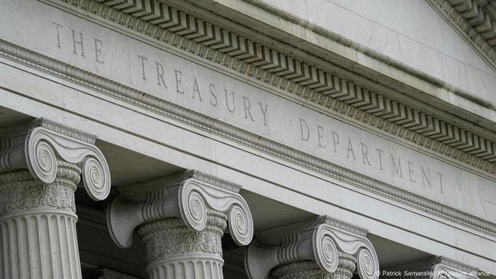 Fachada del edificio del Departamento del Tesoro de Estados Unidos en Washington