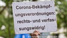Schild mit Aufschrift Corona-Bekaempfungsverordnungen rechts- und verfassungswidrig bei einer Querdenken Demonstration in Berlin. Die Demonstration richtet sich gegen die restriktiven Massnahmen der Bundesregierung im Zusammenhang mit der von der WHO ausgerufenen Corona-Pandemie und massive Einschraenkungen von Grundrechten.