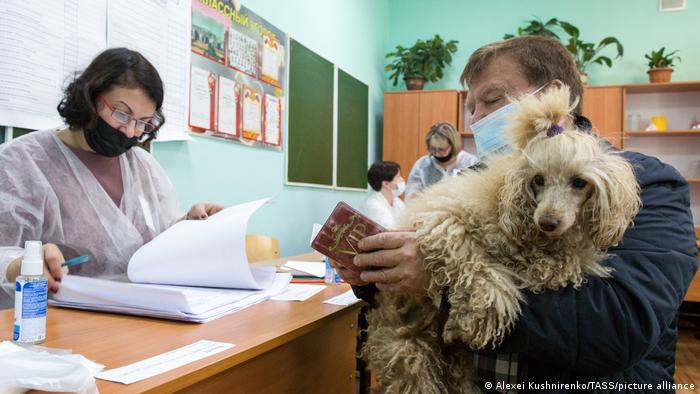 در انتخابات دور قبلی حدود ۴۸ درصد از واجدین شرایط در رای‌گیری شرکت کردند. الا پامفیلووا، رئیس کمیسیون مرکزی انتخابات روسیه ابراز امیدواری کرد که میزان مشارکت مردم در انتخابات از انتخابات سال ۲۰۱۶ کمتر نشود.