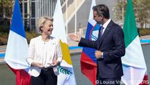 Greek Prime Minister Kyriakos Mitsotakis talks with European Commission President Ursula von der Leyen ahead of the 8th MED7 Mediterranean countries summit in Athens, Greece, September 17, 2021. REUTERS/Louiza Vradi